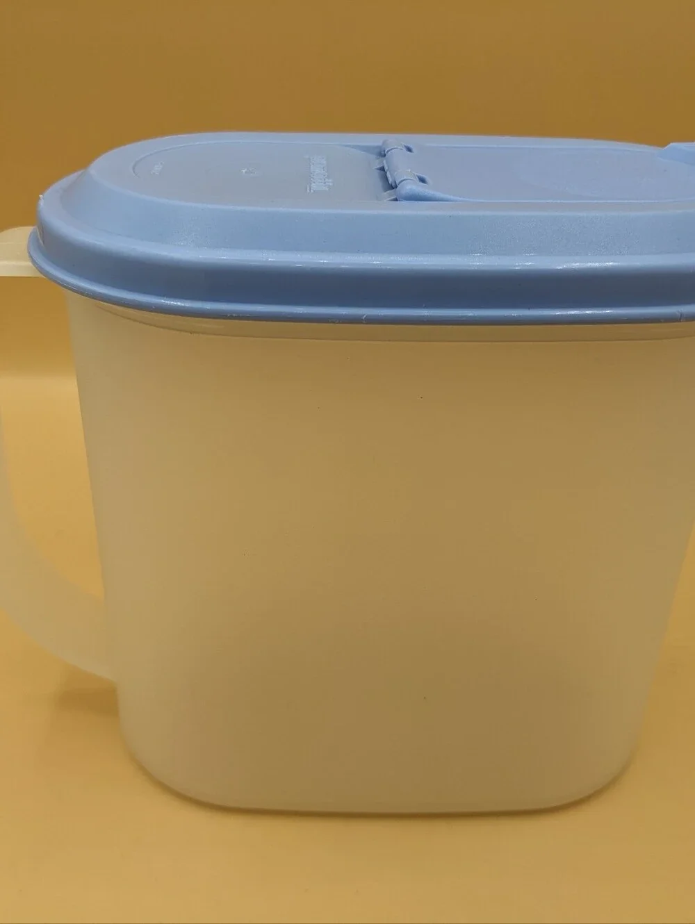 Tupperware 1 Qt Slim Pitcher 2189D-1 Blue Flip Top Lid 2010B-3 2011B-8 Pre-owned